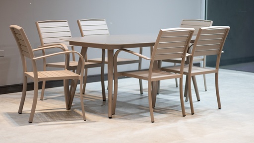 [FUYLN101SET4] OUTDOOR TABLE GRY & SIX NATURAL BEIGE CHAIRS (TOP DAMAGED)